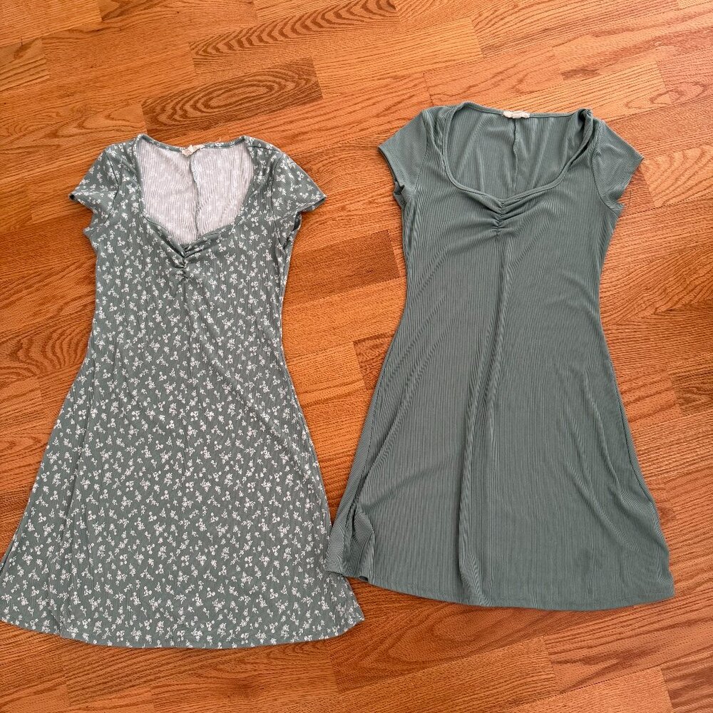 2 Mini green dresses, S